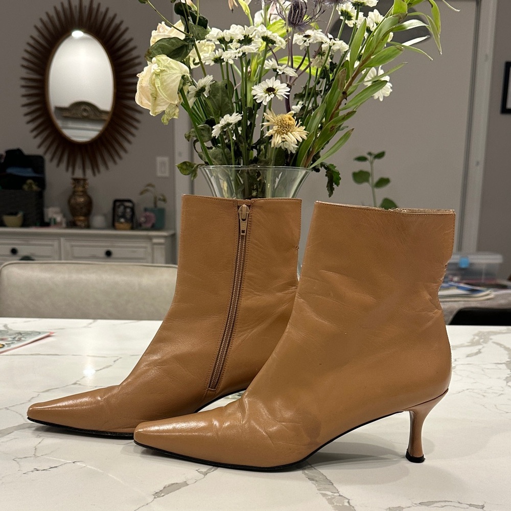 Stewart Weitzman Women's Tan Leather Pointed-Toe Kitten Heel Ankle Boots
